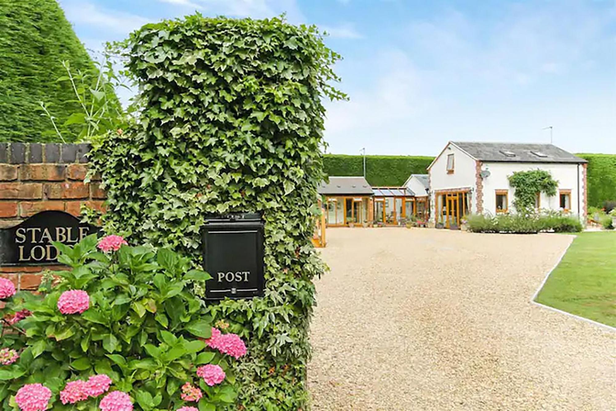 Stable Lodge - Boutique Bed & Breakfast Shurdington Екстериор снимка