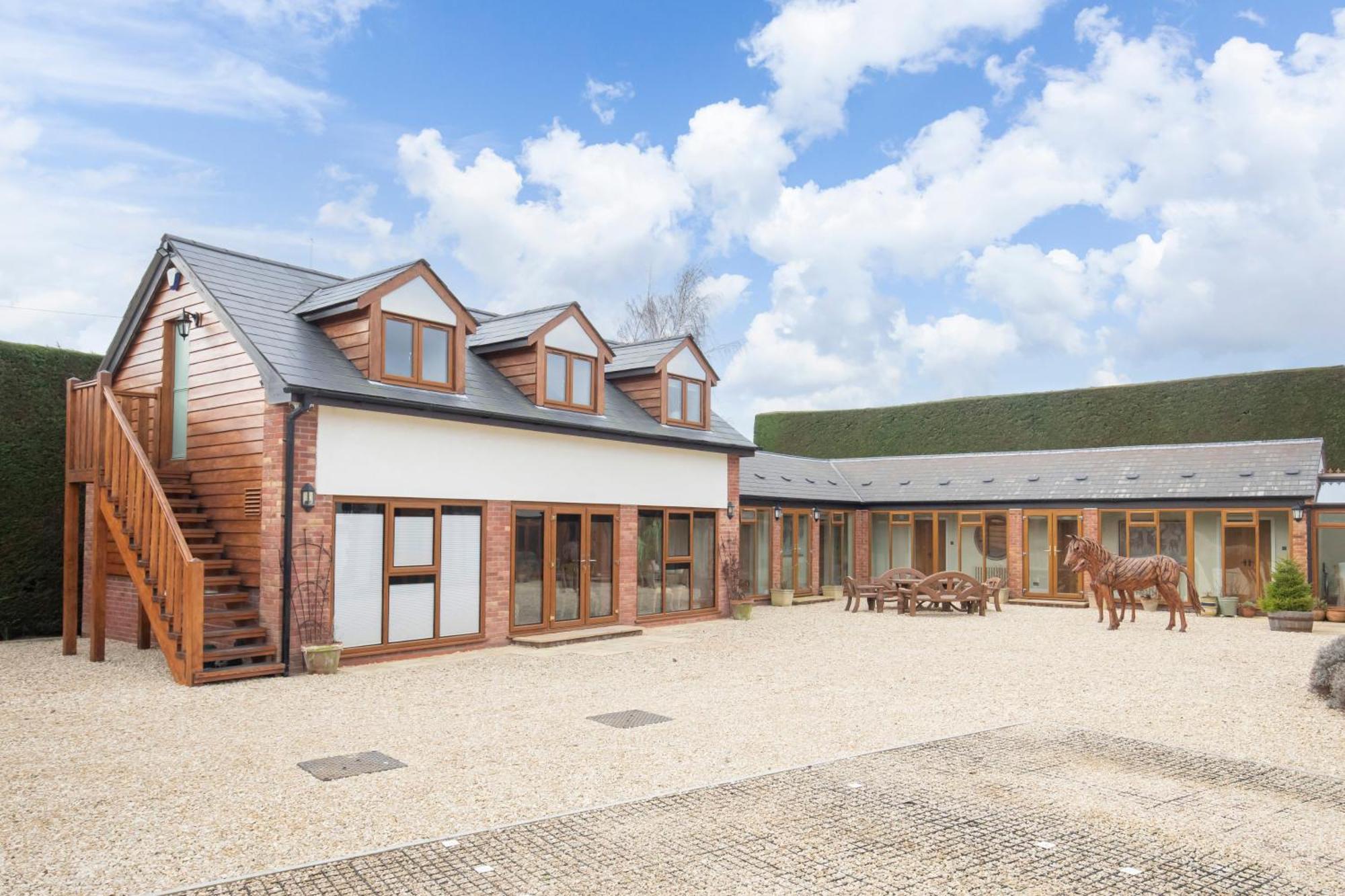 Stable Lodge - Boutique Bed & Breakfast Shurdington Екстериор снимка