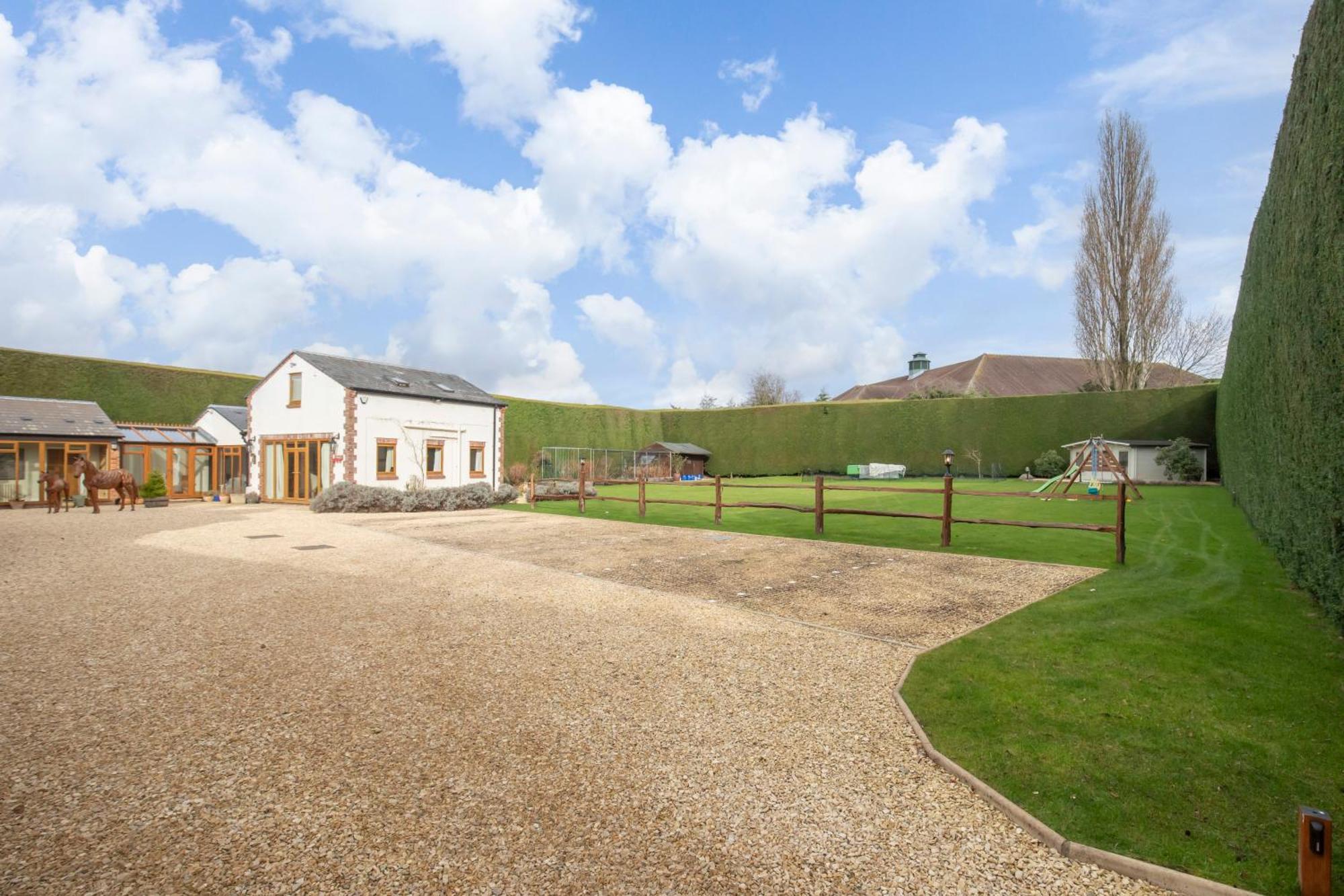 Stable Lodge - Boutique Bed & Breakfast Shurdington Екстериор снимка